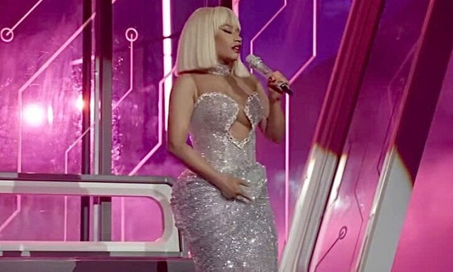 Nicki Minaj diện thiết kế của Phạm Đăng Anh Thư trong liveshow tại New York