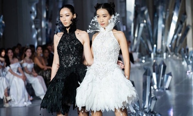 Tạp chí Vogue Singapore khen show diễn của NTK Chung Thanh Phong