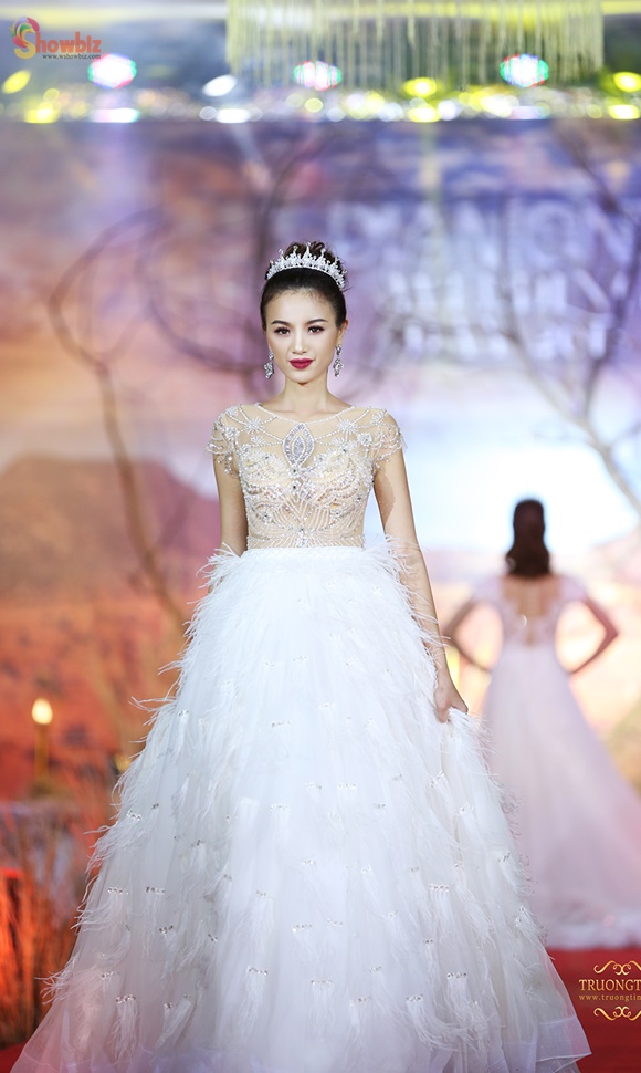 bst-ao-cuoi-cao-cap-cua-truong-tinh-wedding-gay-sot-thi-truong-dak-lak-wshowbiz-8