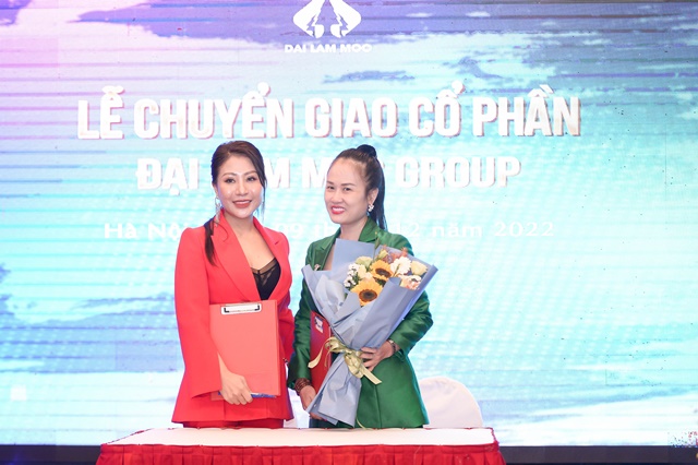 ceo-vu-khanh-linh-ky-ket-chuyen-giao-20-co-phan-dai-lam-moc-cho-nha-bao-minh-thuy-wshowbiz-2