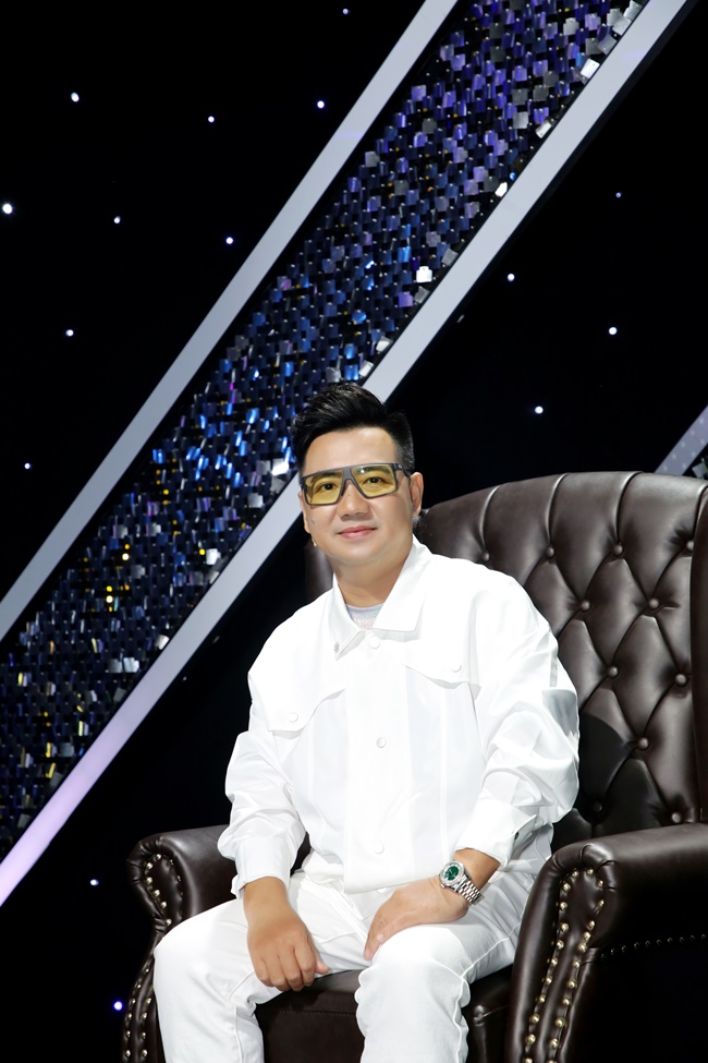 producer-minh-dang-nho-ung-dai-ve-dan-dat-huyen-cadie-chay-show-showbiz